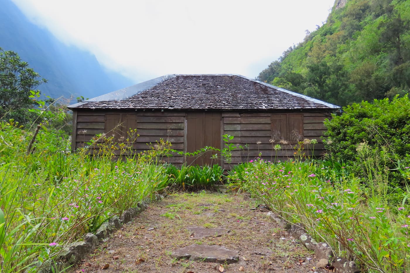 Bungalow du gîte de la Rivière des Remparts face au rempart