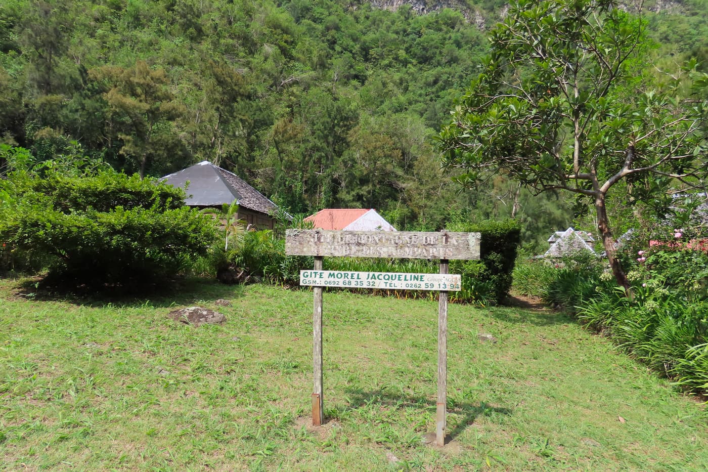Panneau du gîte de la Rivière des Remparts